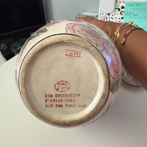 Chinoiserie Pink and Green Peony Ginger Jar With Lid from Late 20th Century - Picture 12 of 13